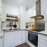 Cozy Central Flat With Parking Perfect For Families