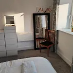 Cozy Central Flat With Parking Perfect For Families
